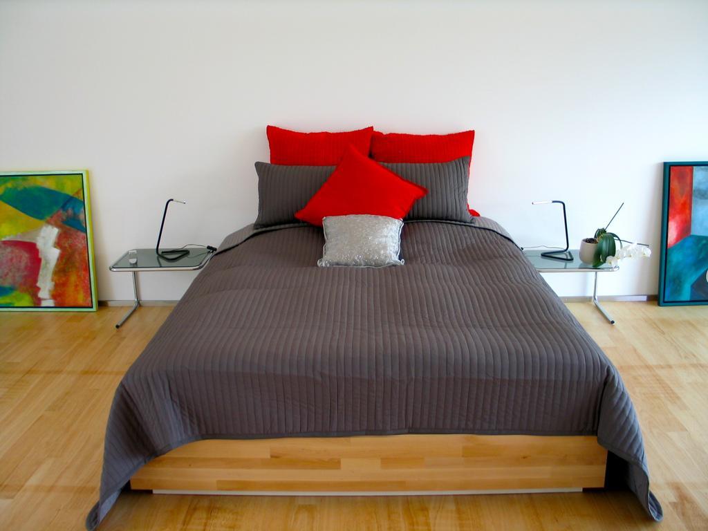 Artist'S Loft Zur Maloya Apartment Ormalingen Room photo