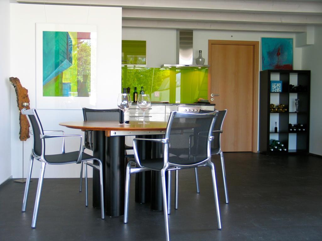 Artist'S Loft Zur Maloya Apartment Ormalingen Room photo