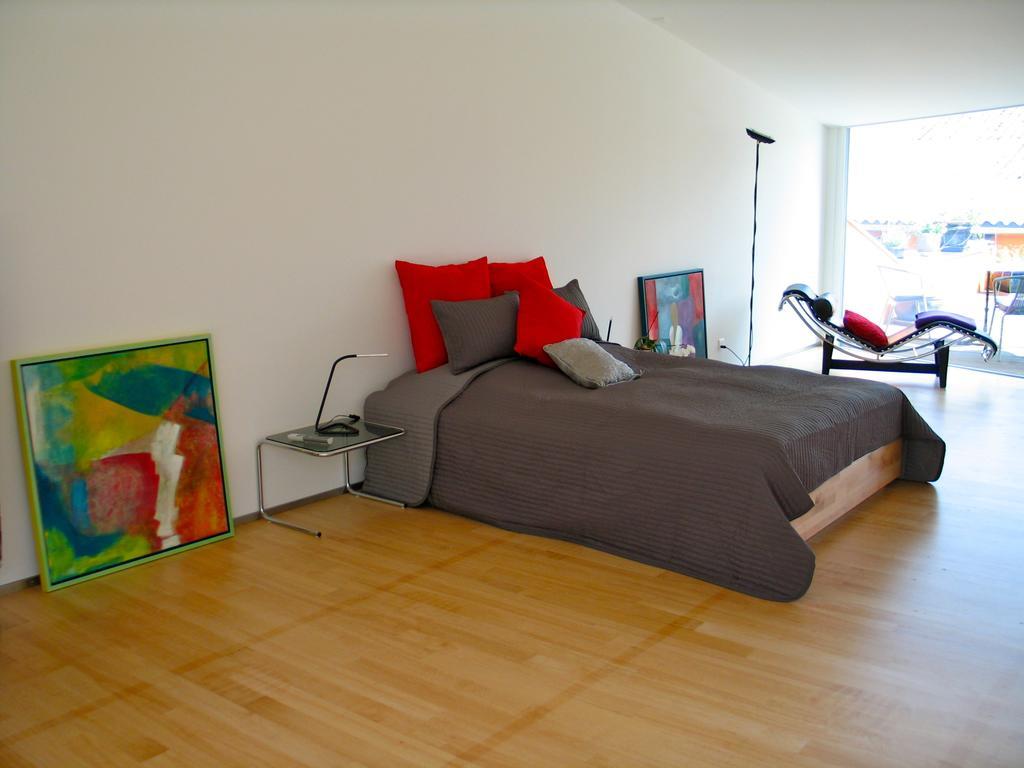 Artist'S Loft Zur Maloya Apartment Ormalingen Room photo